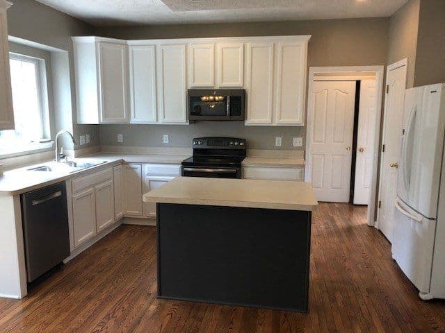 how-to-clean-cabinets-before-painting-featured