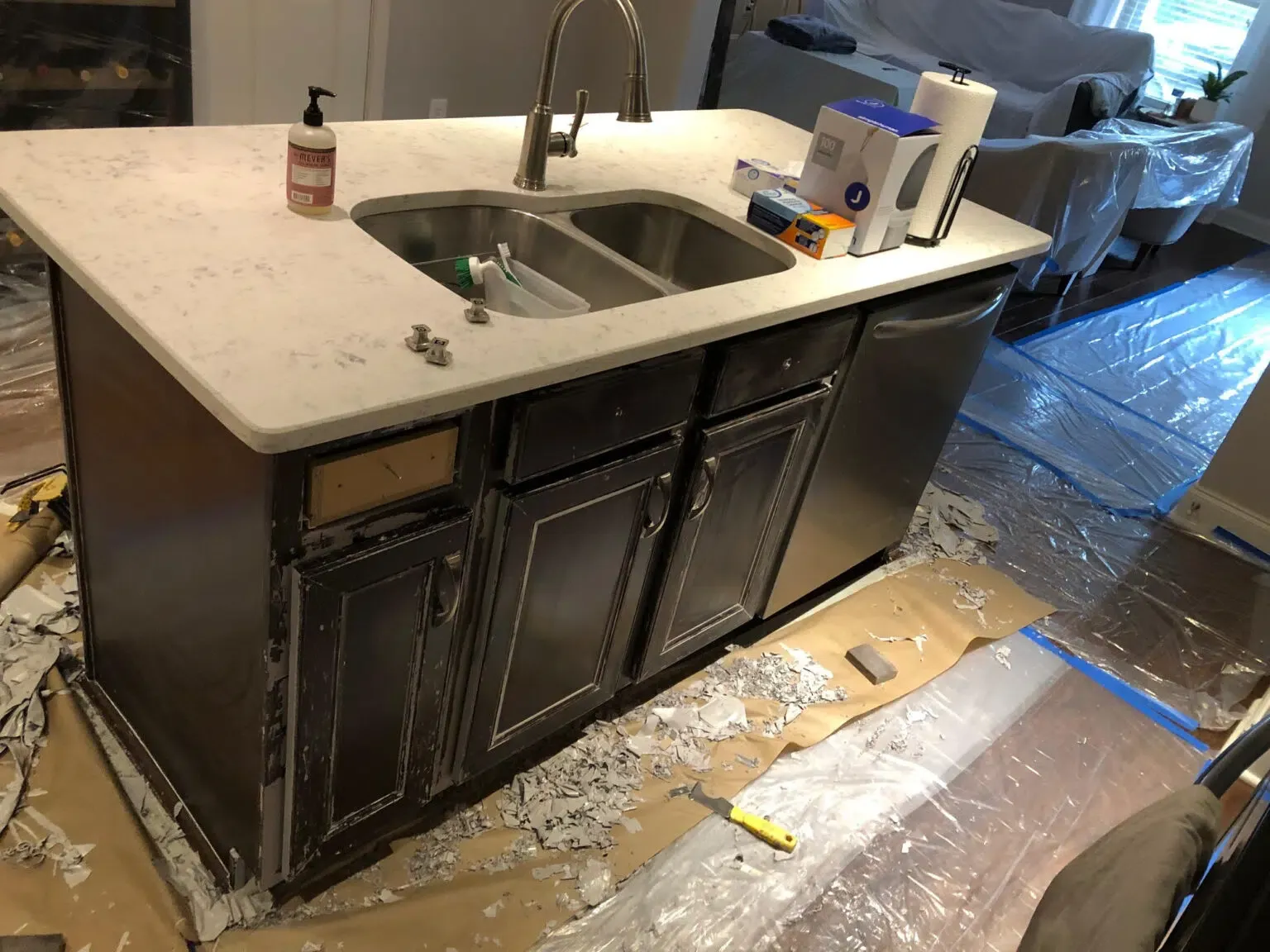 kitchen-island-professional-painting-1536x1152.jpg.webp